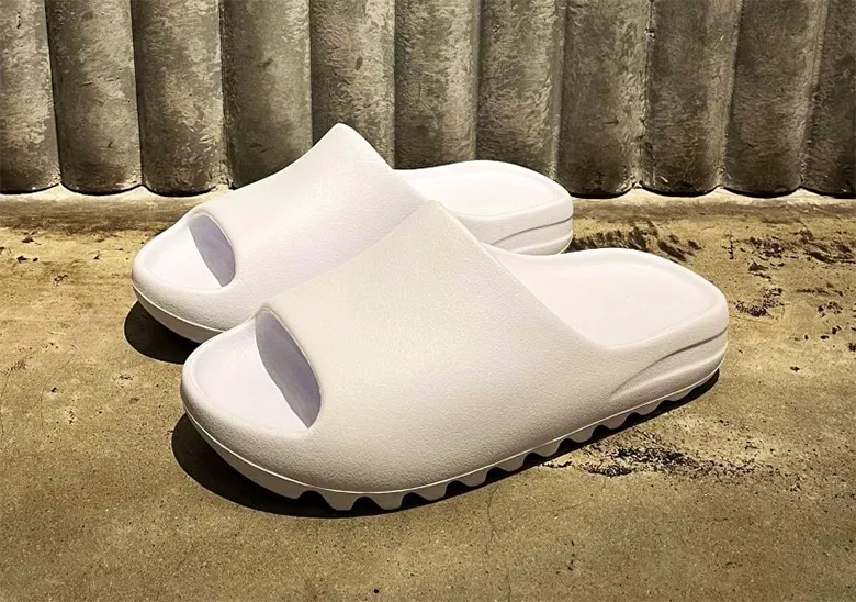 How to Clean Yeezy Slides